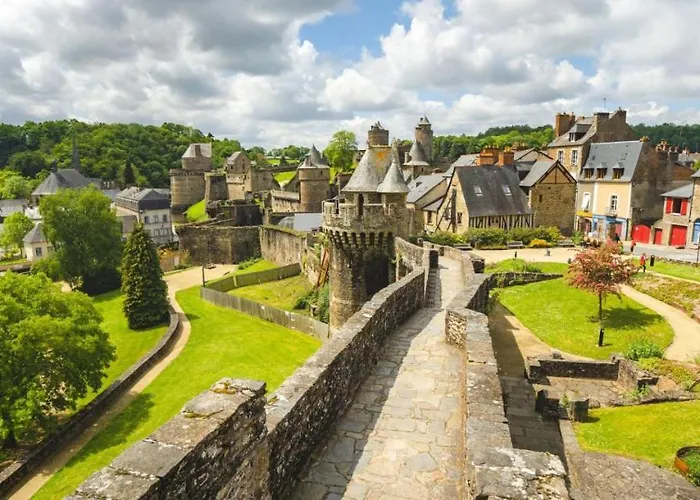 Fougeres 77 M2, 2 Chambres, Garage , Balcon