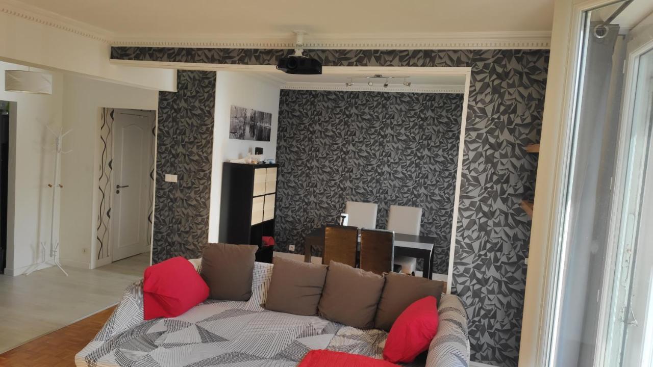 77 M2, 2 Chambres, Garage , Balcon * Fougères